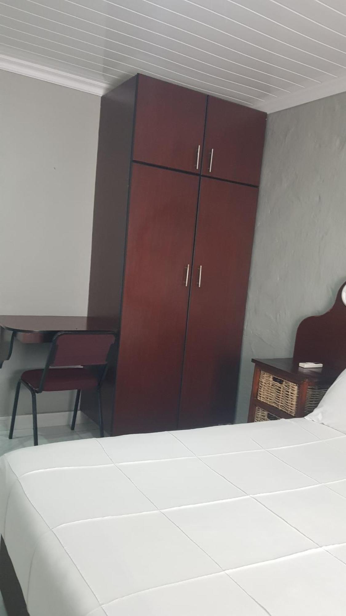 Rainbow Guest House And Tours Uitenhage Bagian luar foto